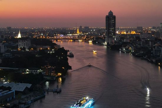 Chao Phraya Cruises
