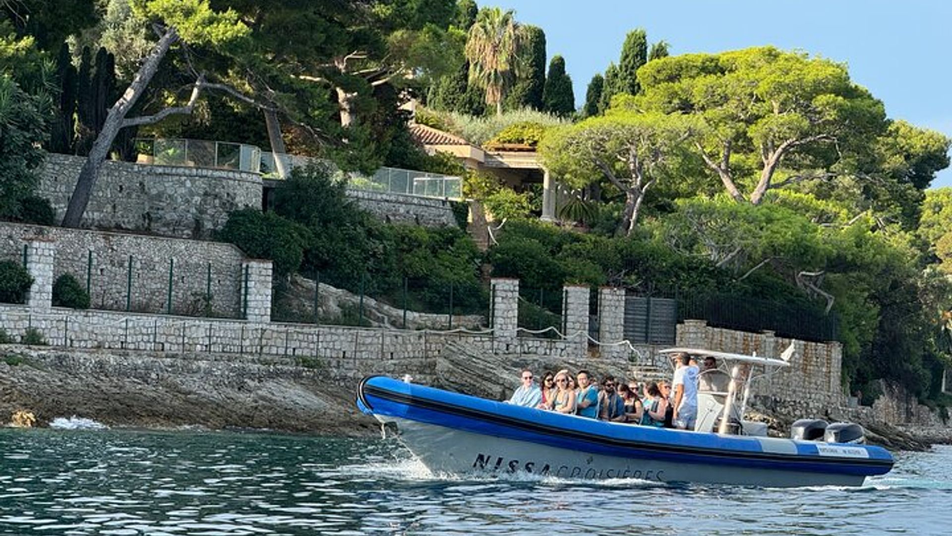 Excursion de plongée avec tuba en petit groupe à la grotte de Mala, sur la Côte d'Azur, au départ de Nice
