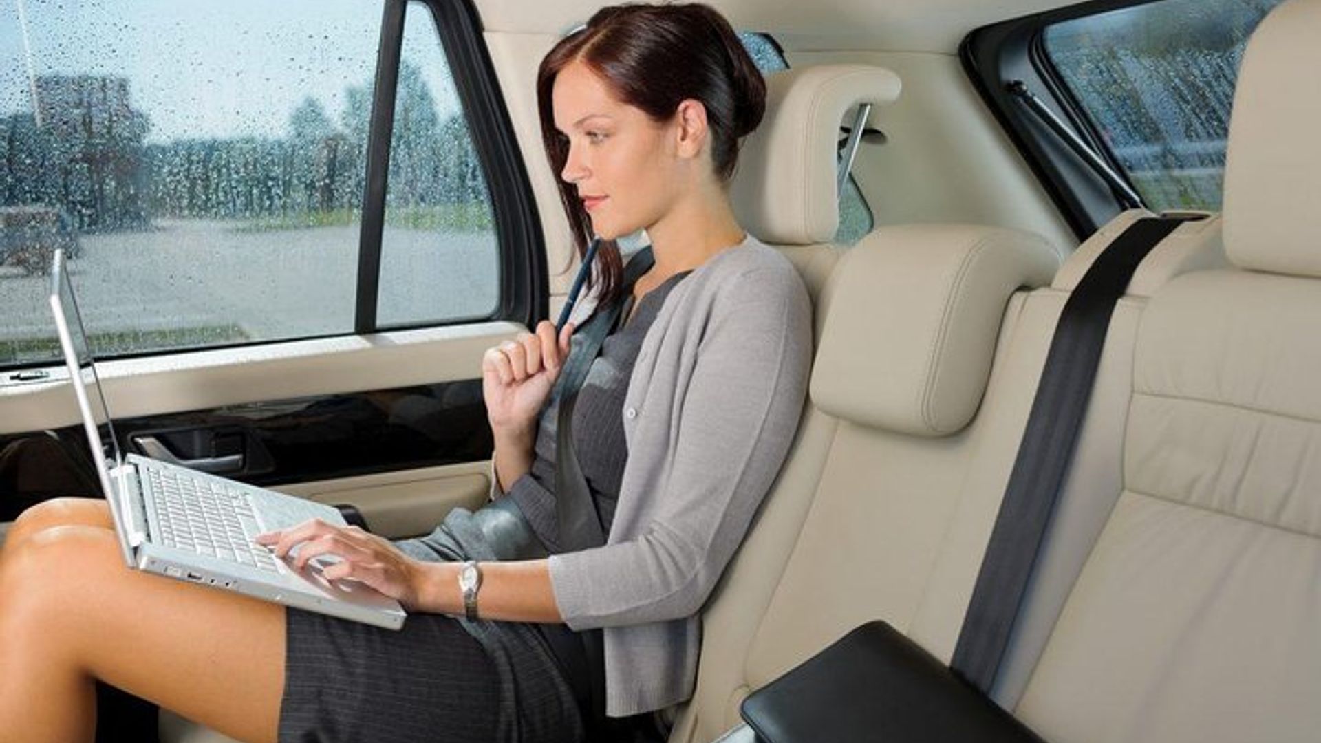 Shuttle privado desde el aeropuerto Charles de Gaulle a París: servicio premium