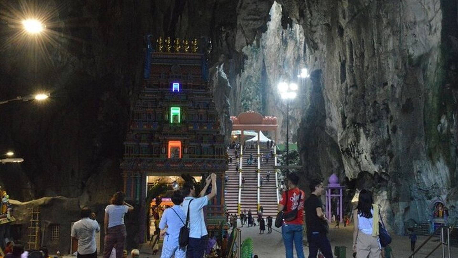 Batu Caves and Malaysian Crafts Tour from Kuala Lumpur