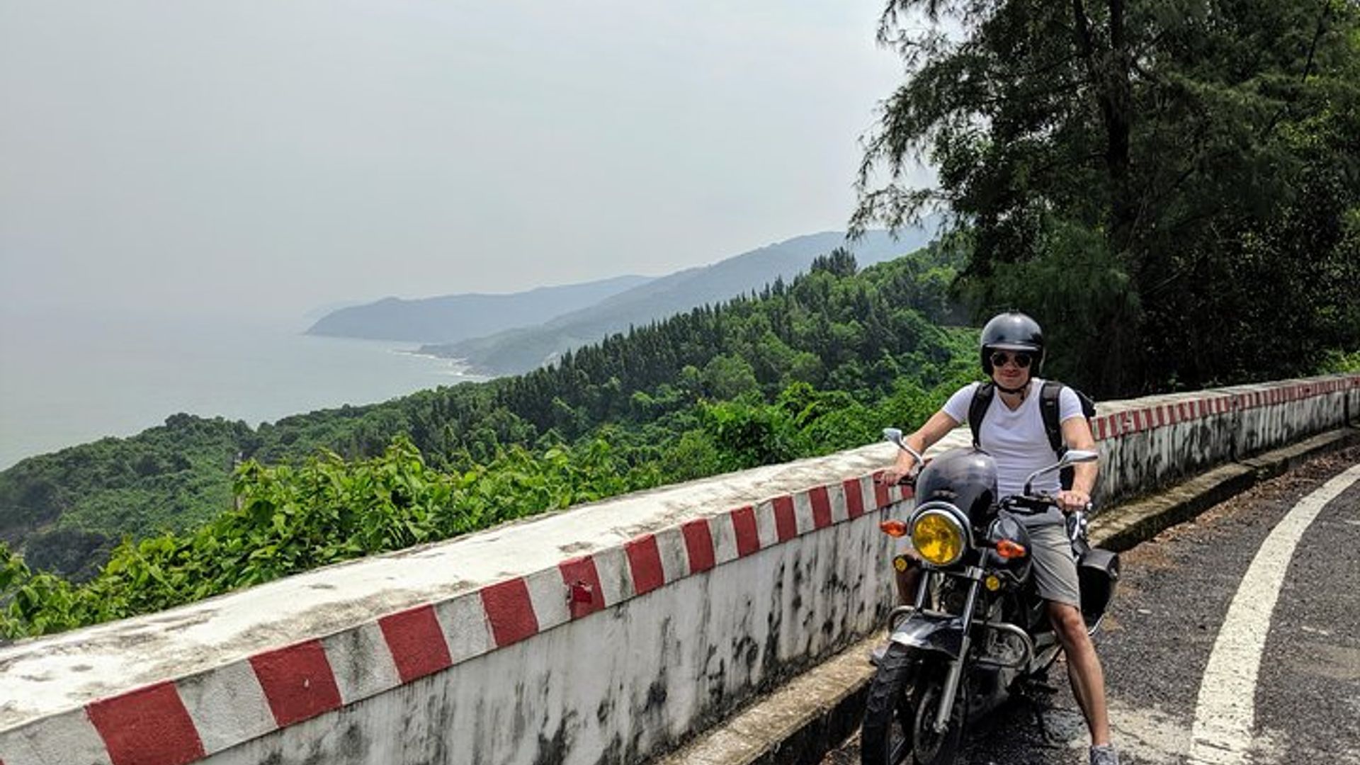 Descubre el Hai Van Pass: Tour en moto de Hoi An a Hue