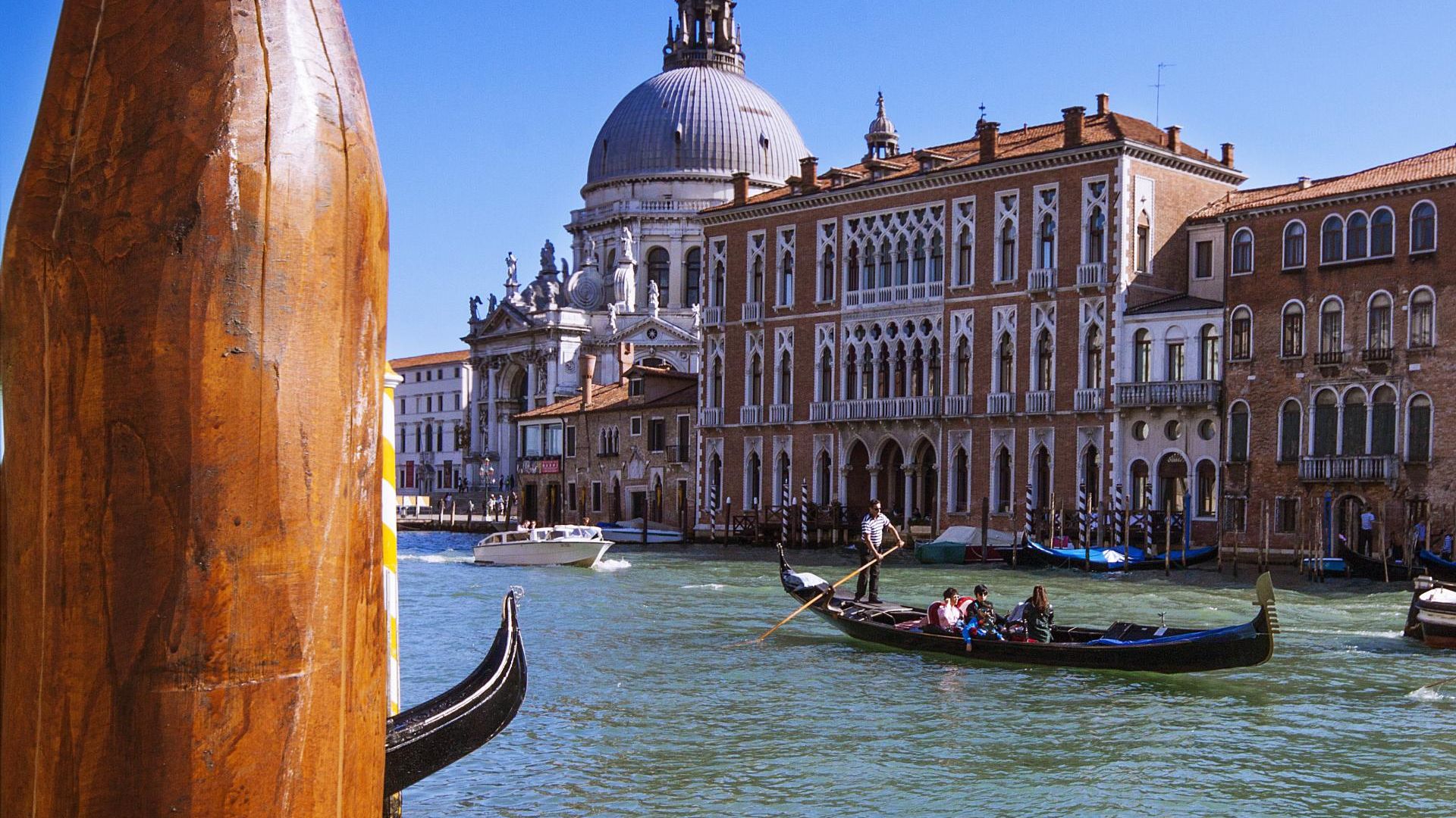 Enchanting Venice - Private Gondola Experience