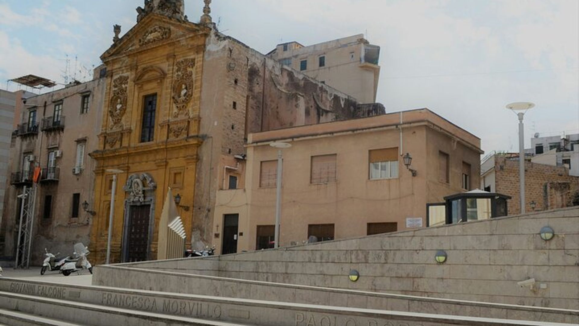 Palermo Mafia Quest: Self-Guided Mystery Walking Game