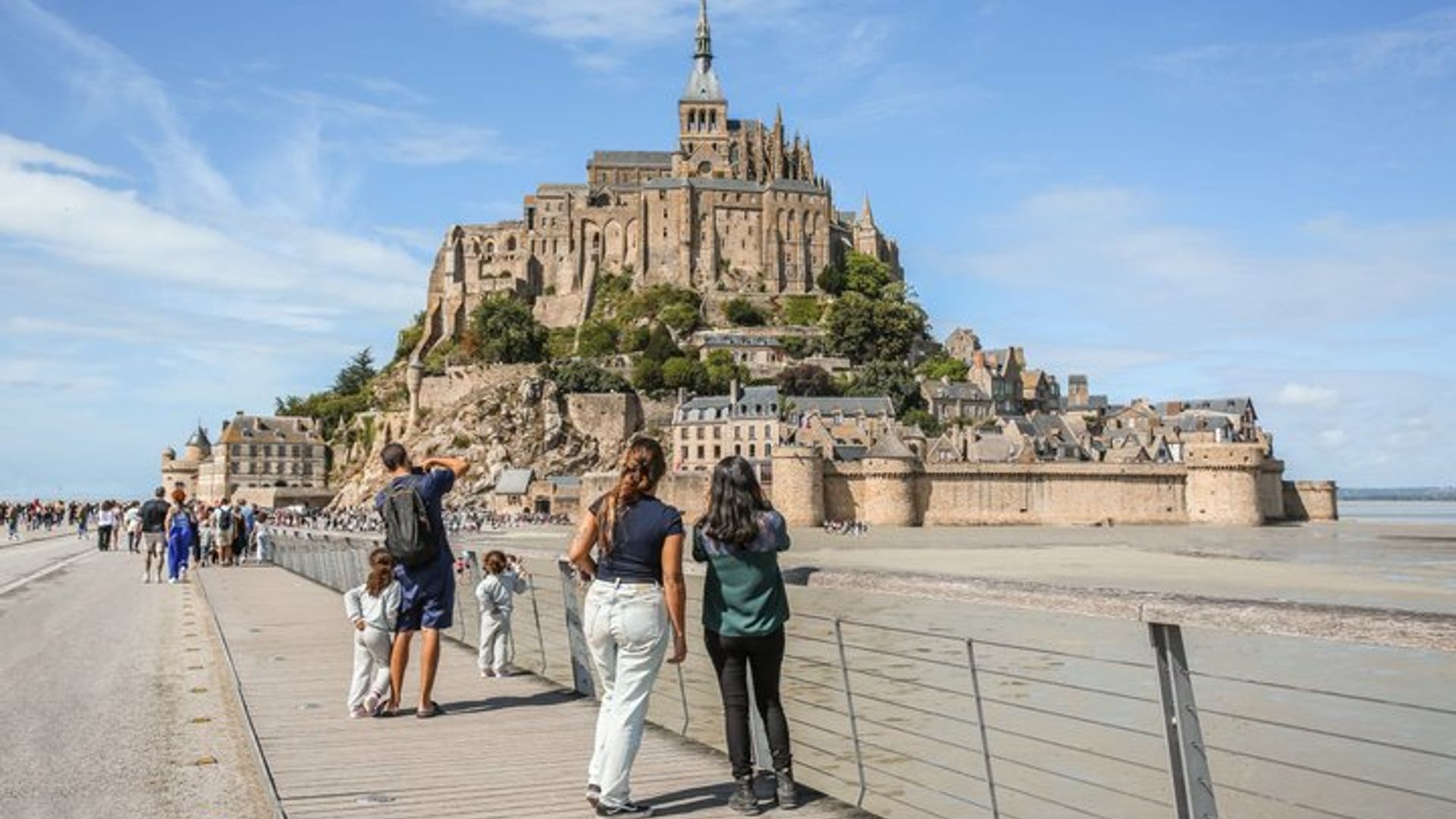 Mont-Saint-Michel Full-Day Tour From Paris with Hotel Pickup