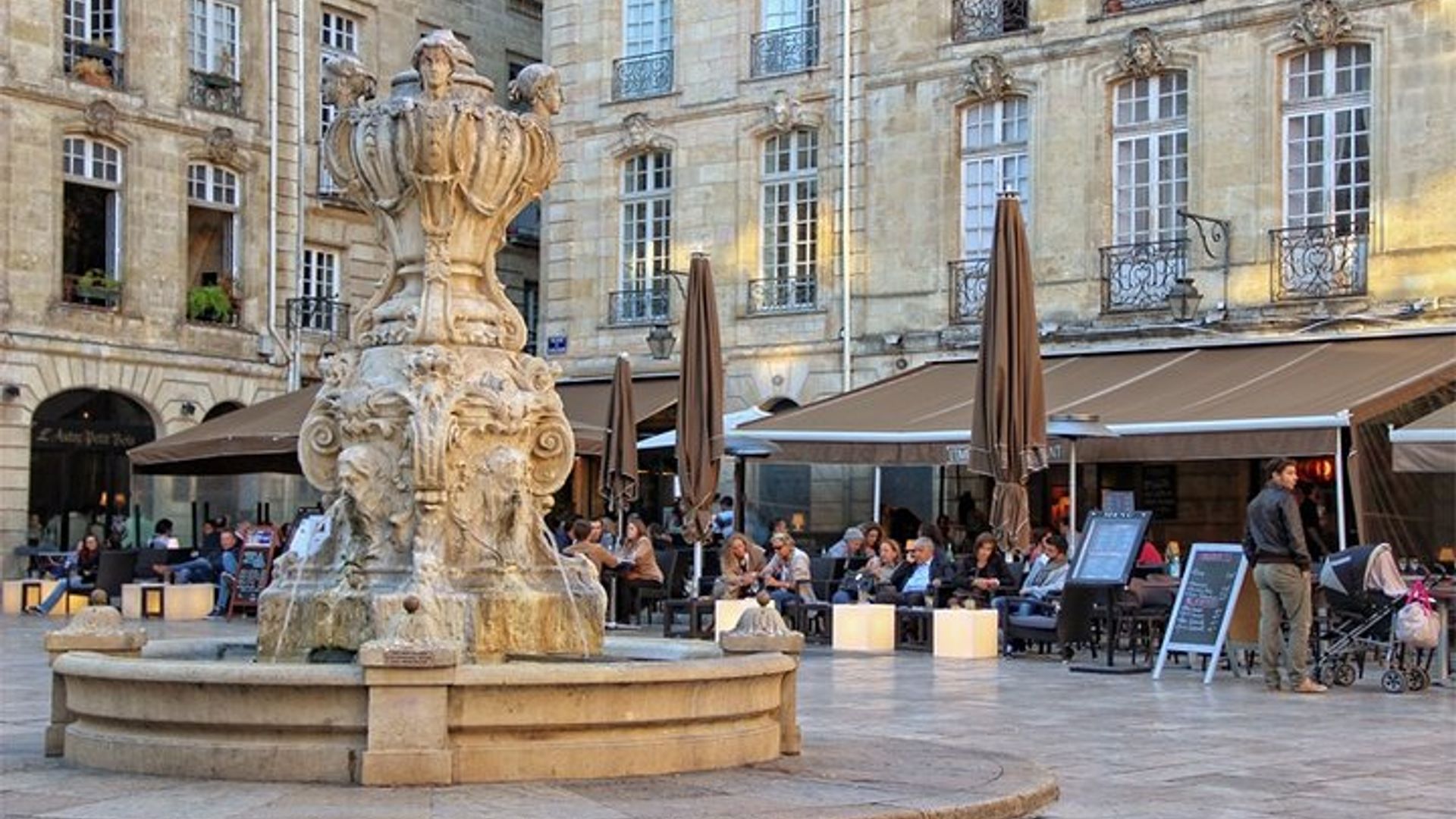 Transferts aéroport de Bordeaux: Bordeaux à l'aéroport de Bordeaux BOD en van de luxe