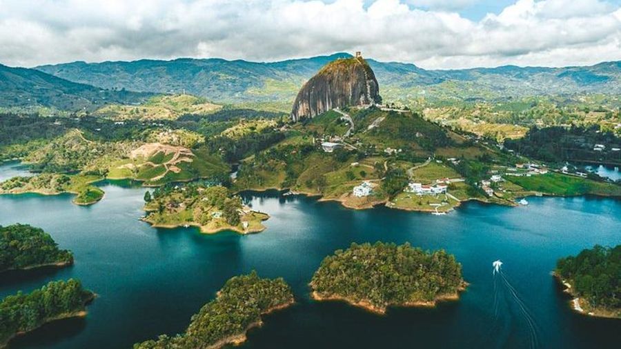 Guatapé and Peñol de Guatapé from Medellin Private Tour