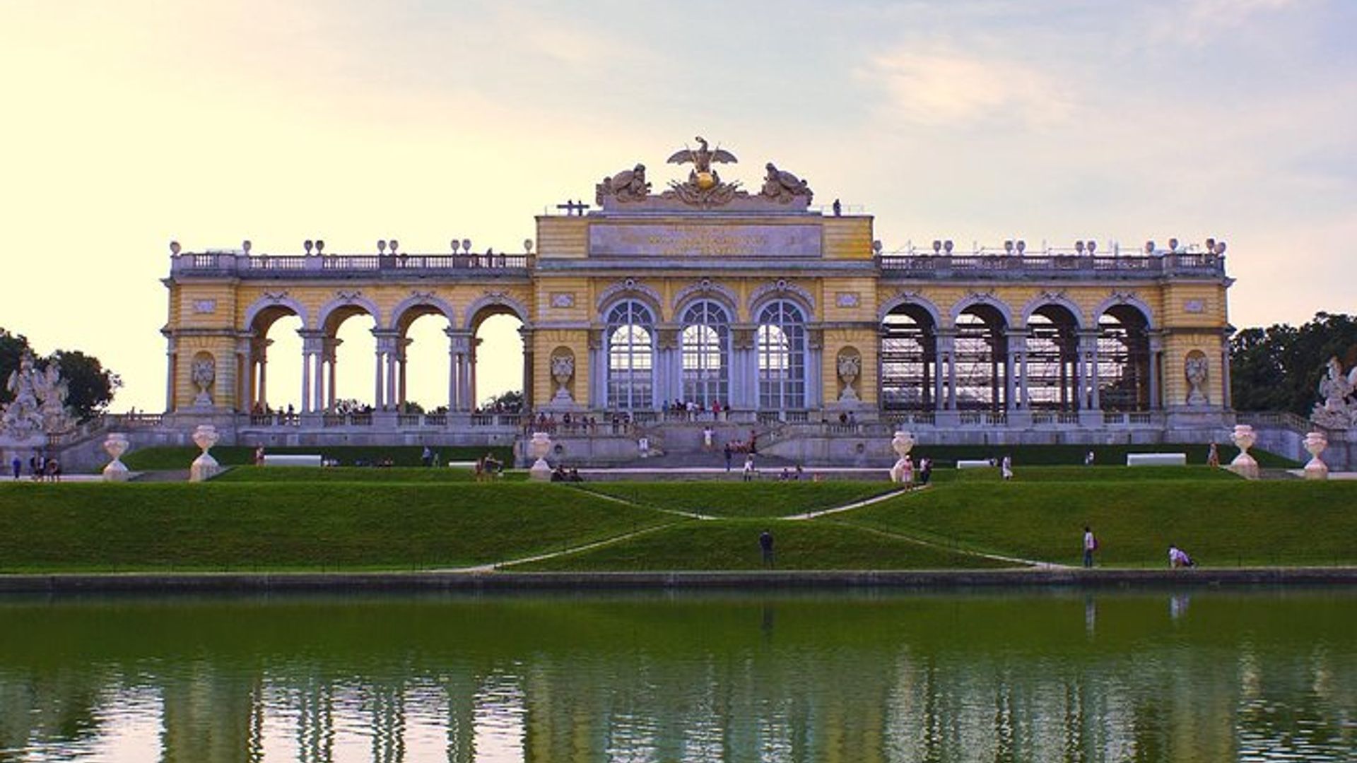 Skip the Line: Schonbrunn Palace Guided Tour in Vienna