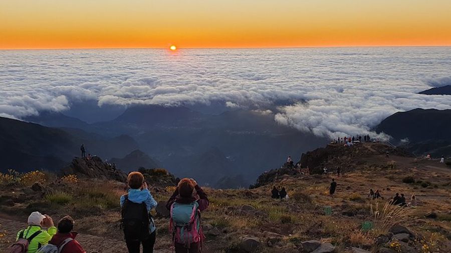 Madeira: Pico do Areeiro Sunrise Private Driving Tour