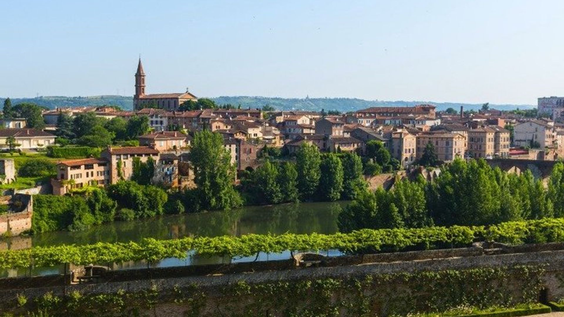 TOP Albi: Private Guided Tour with Your Mobile