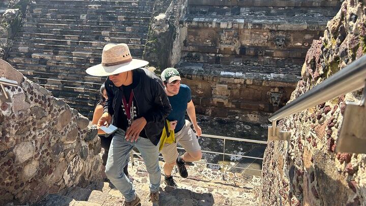 Teotihuacan Pyramids without Traps for Tourists