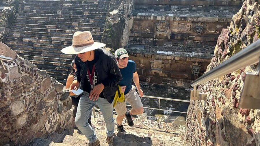 Pyramids Teotihuacan without traps for tourists By Paseos Olmedo