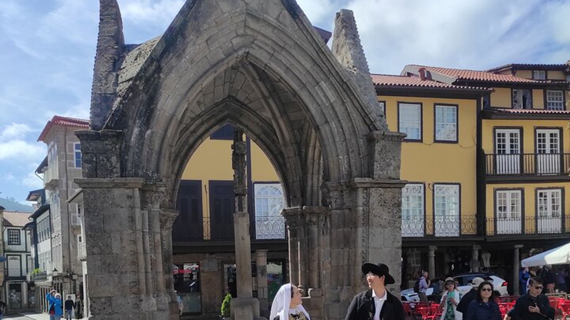 Guimarães médiévale- au crépuscule ou en heure du jour -de Porto ou Braga