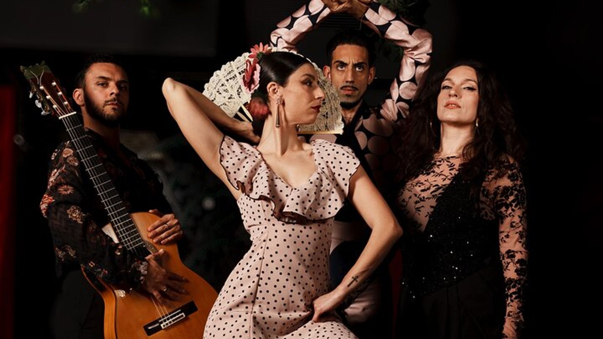 Authentic Flamenco Live Show With Wine in Barcelona