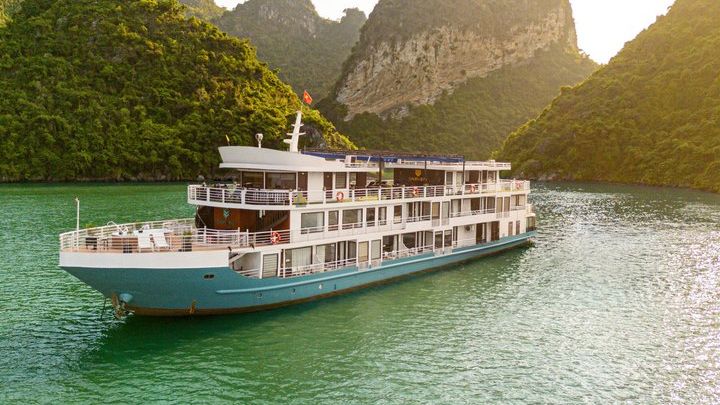 Oasis Bay Party Cruise 2 Days 1 Night - Ha Long Bay Tour
