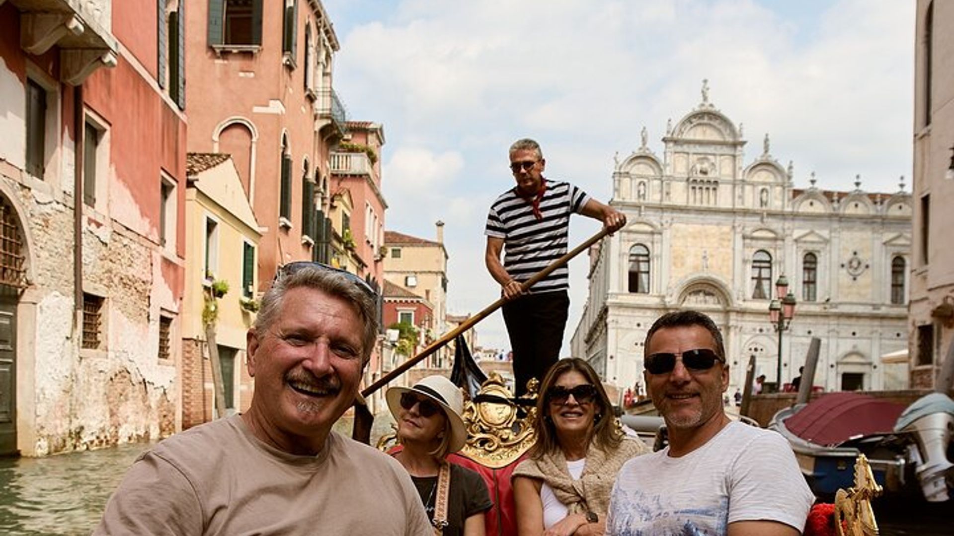 Venice Skip-the-Line Art & History Tour with Gondola Ride