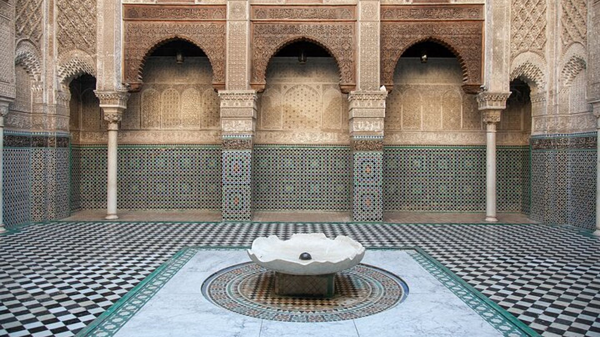 Tour Privado a Pé de Meio Dia na Medina de Fez com Traslados