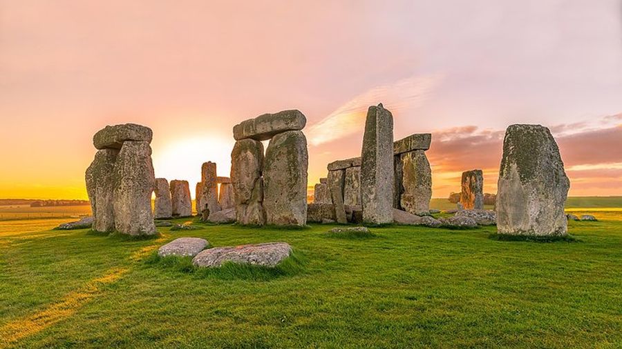 Stonehenge, Avebury, Cotswolds Small-Group Day Trip from Bath