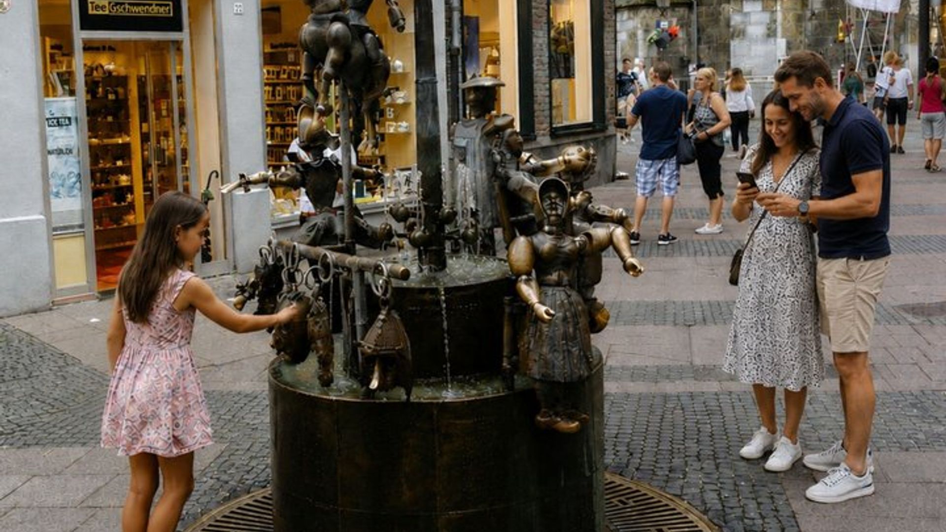 Aachen Scavenger Hunt & Highlights Self-Guided Walking Tour