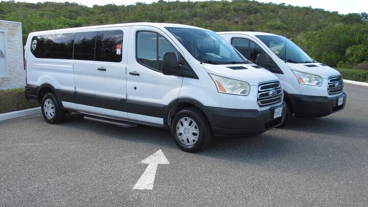 Shared Providenciales Airport Transfer (Round-Trip)