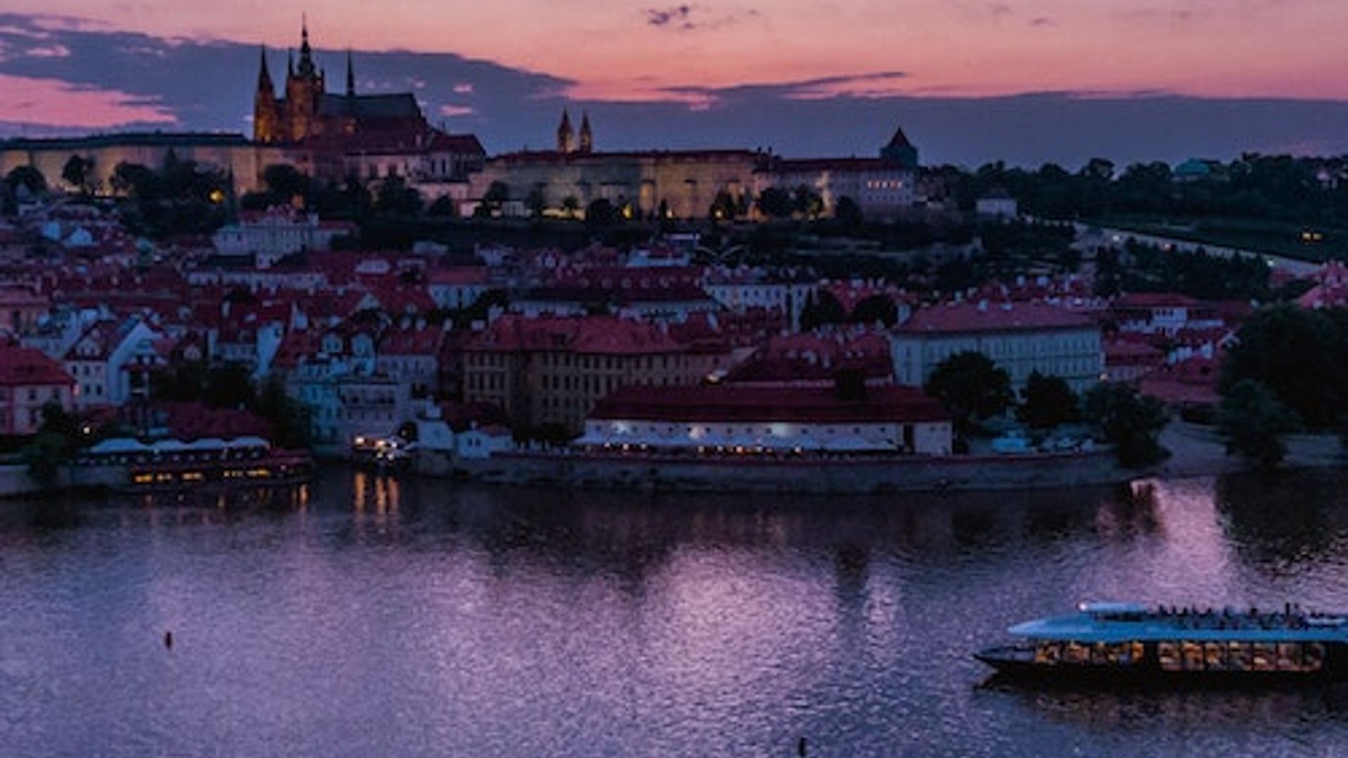 Prague: Sightseeing Dinner Cruise on Open-Top Glass Boat