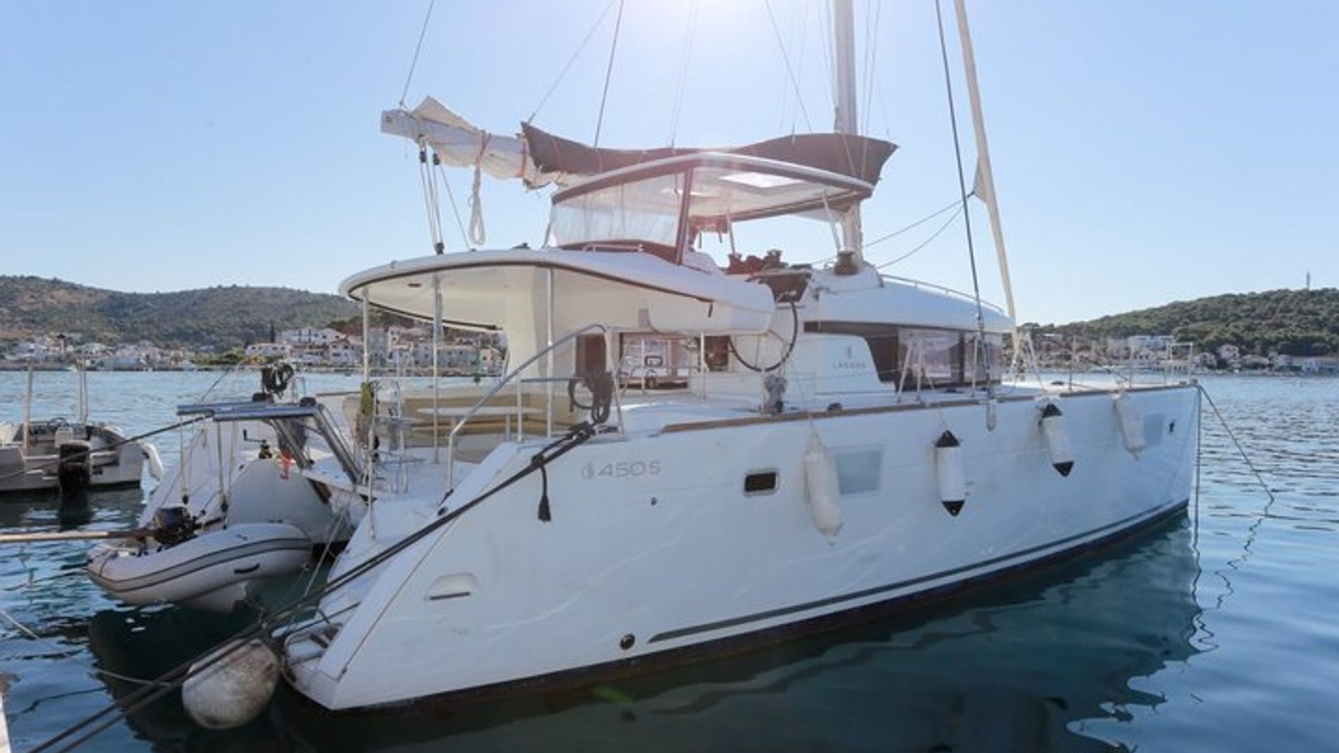 Un tour de día completo en catamarán Maddalena, con almuerzo.
