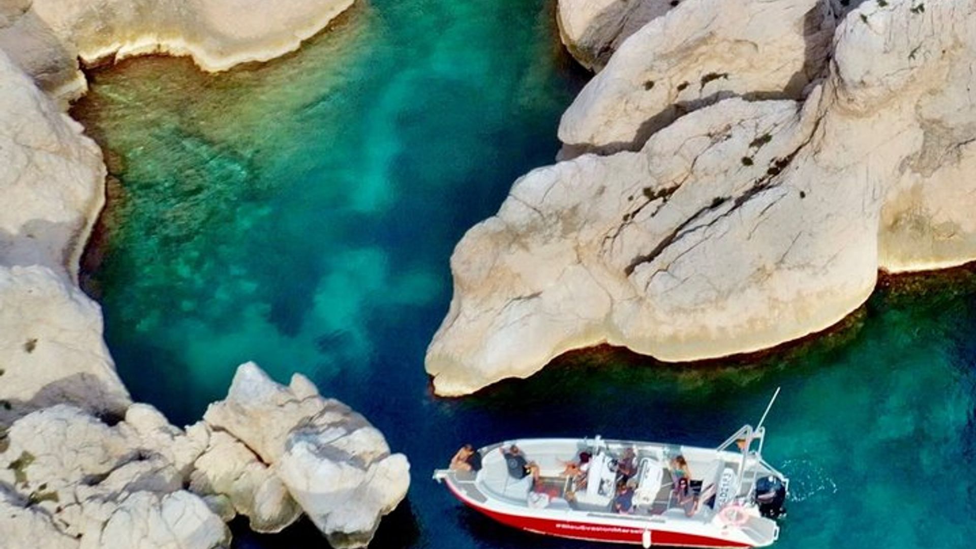 Beautiful boat tour in the Calanques with swimming