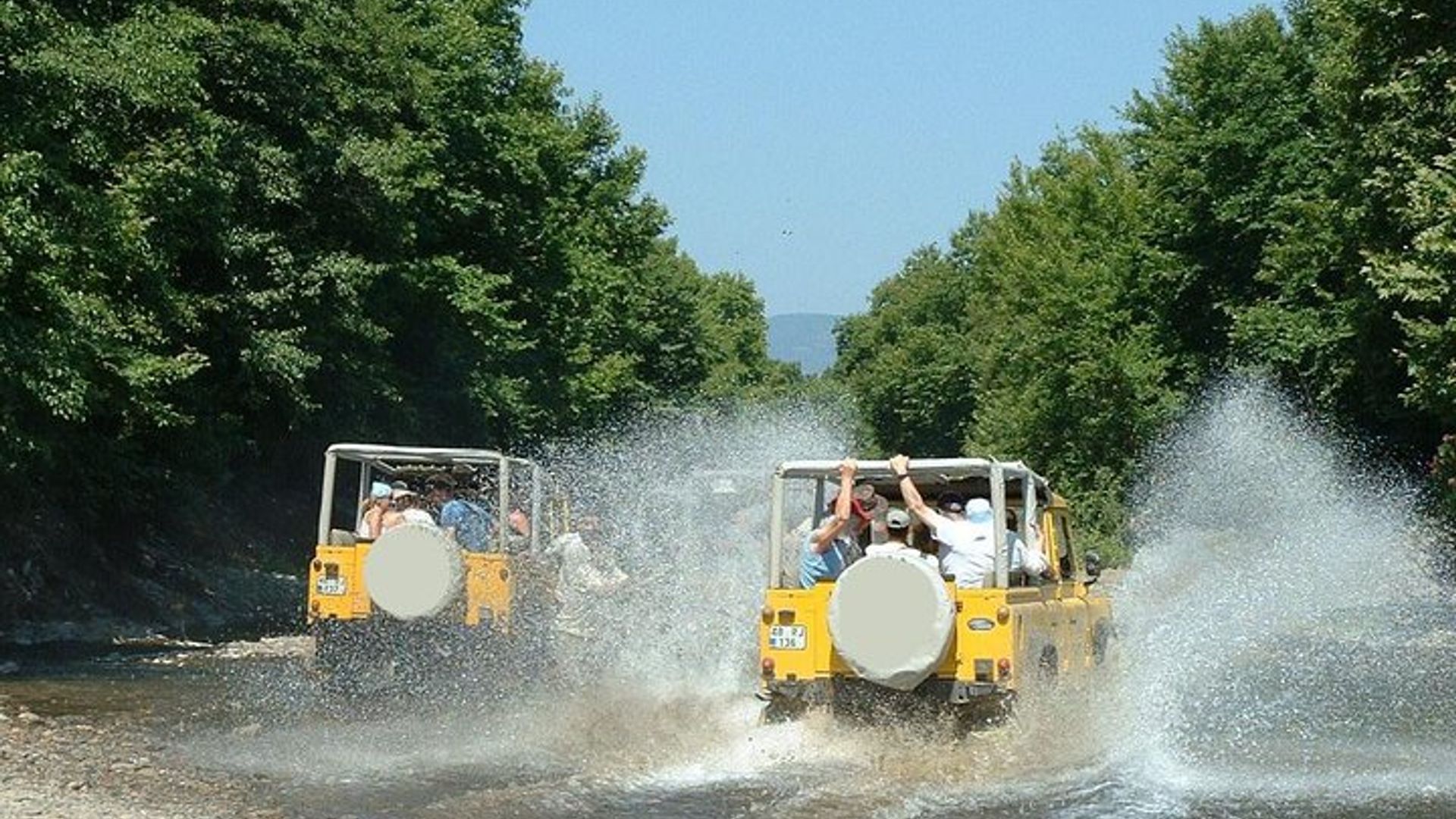 Antalya und Ucansu-Wasserfälle auf ganztägiger Jeep-Safari mit Mittagessen