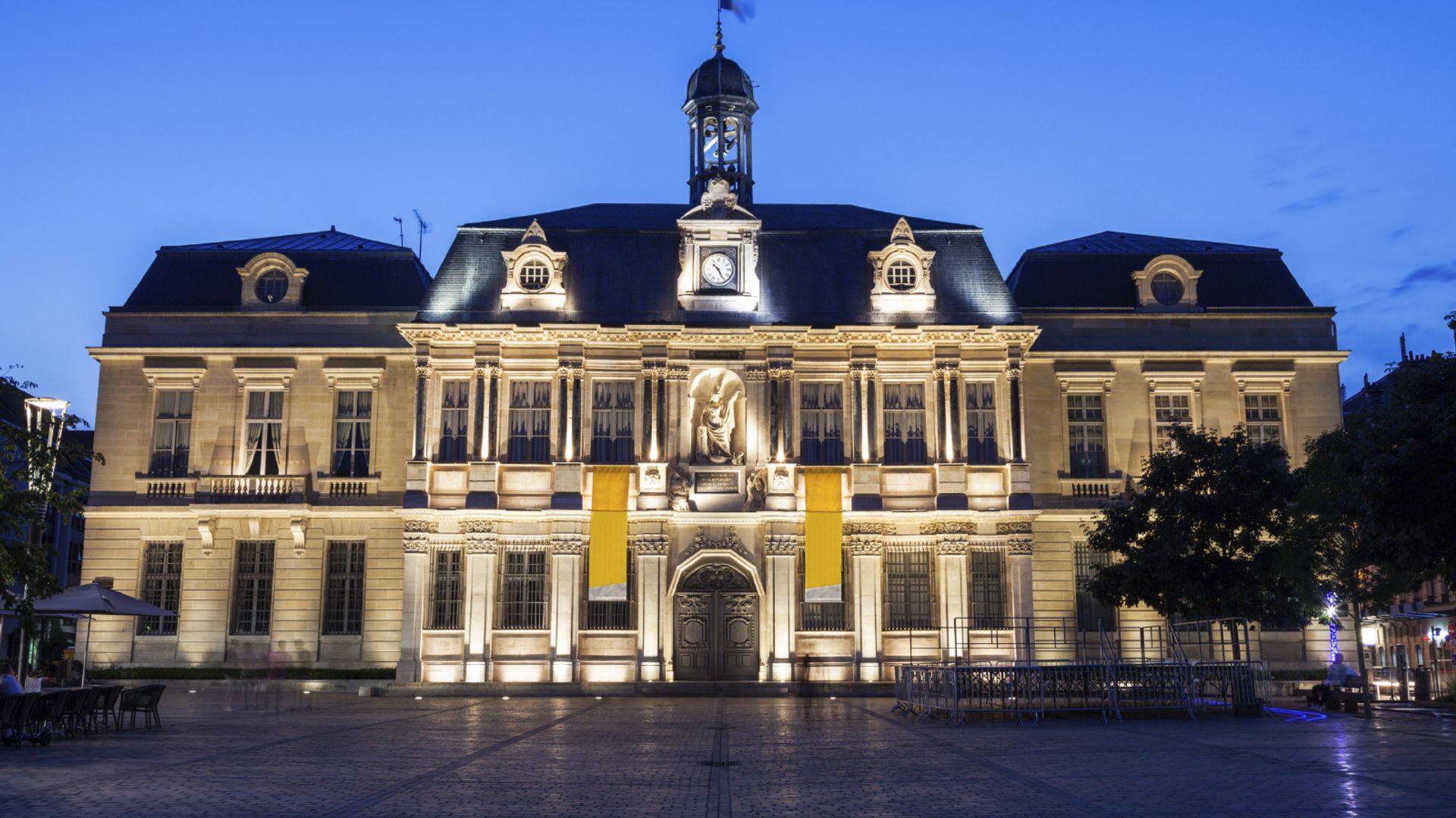 Troyes: Audio guided walking tour (1h40 - 25 audio comments)