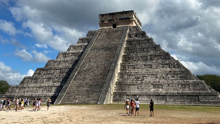 Merida : Chichen Itza, Izamal and Cenote with lunch and pick up