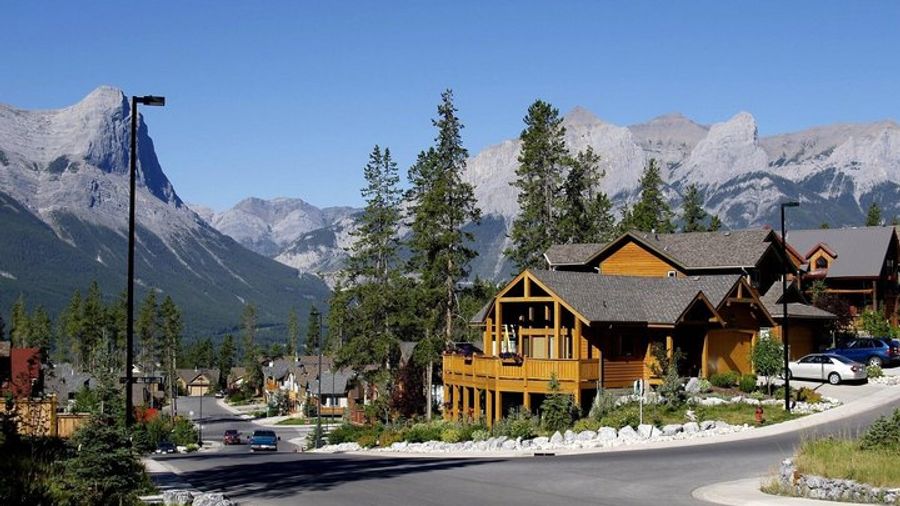 Private Shuttle Between Banff and Calgary Airport (YYC)
