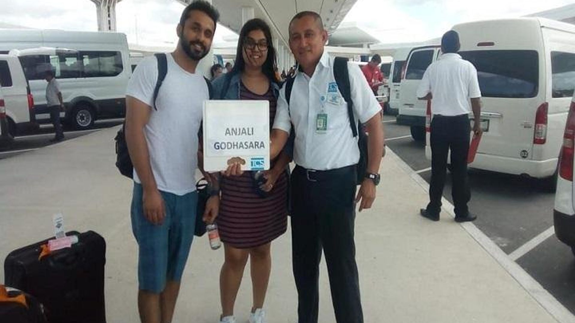 One-way private transfer Airport - Tulum. image 1