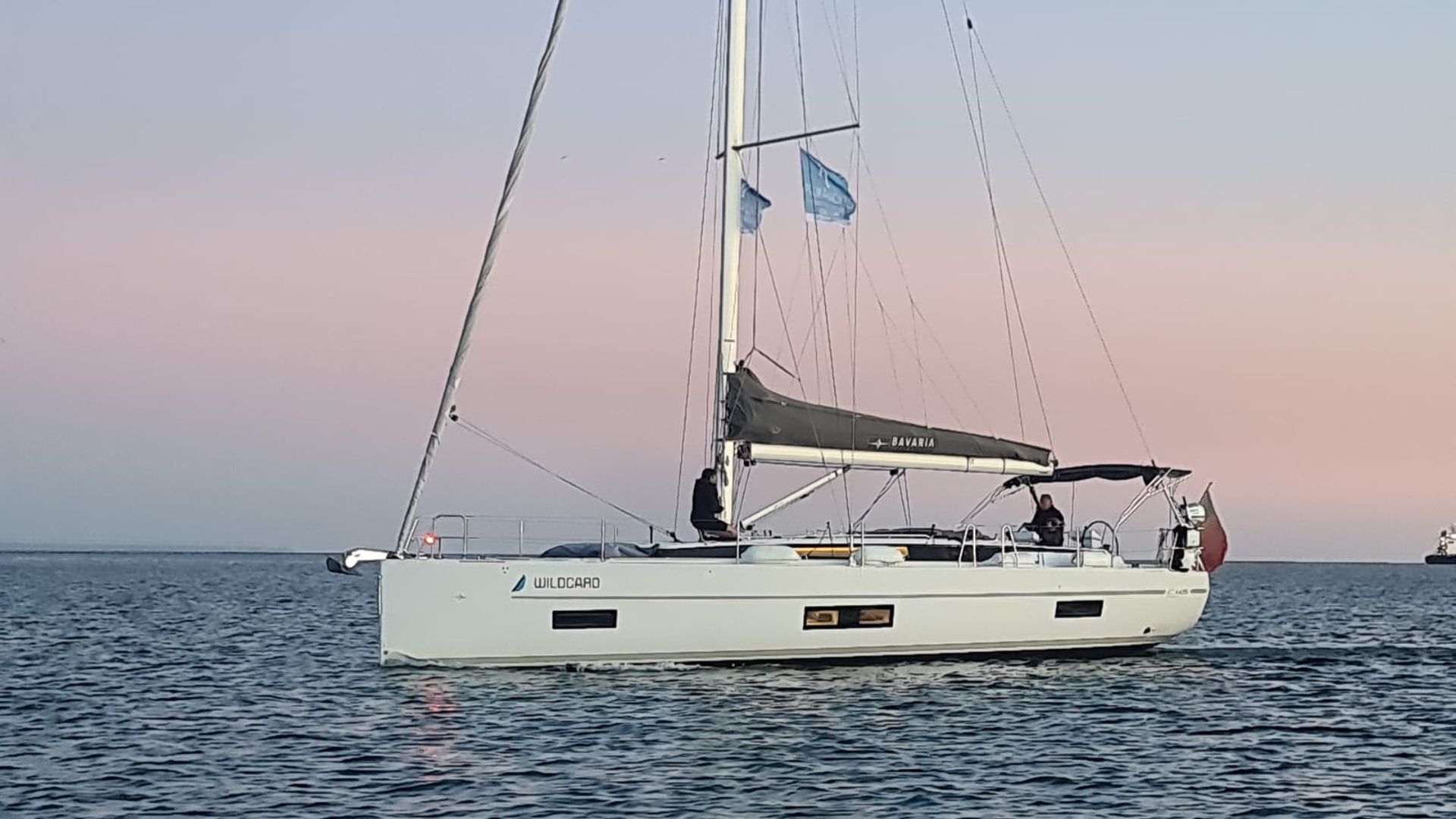 Cascais Sunset Private 2h Cruise with a welcome drink