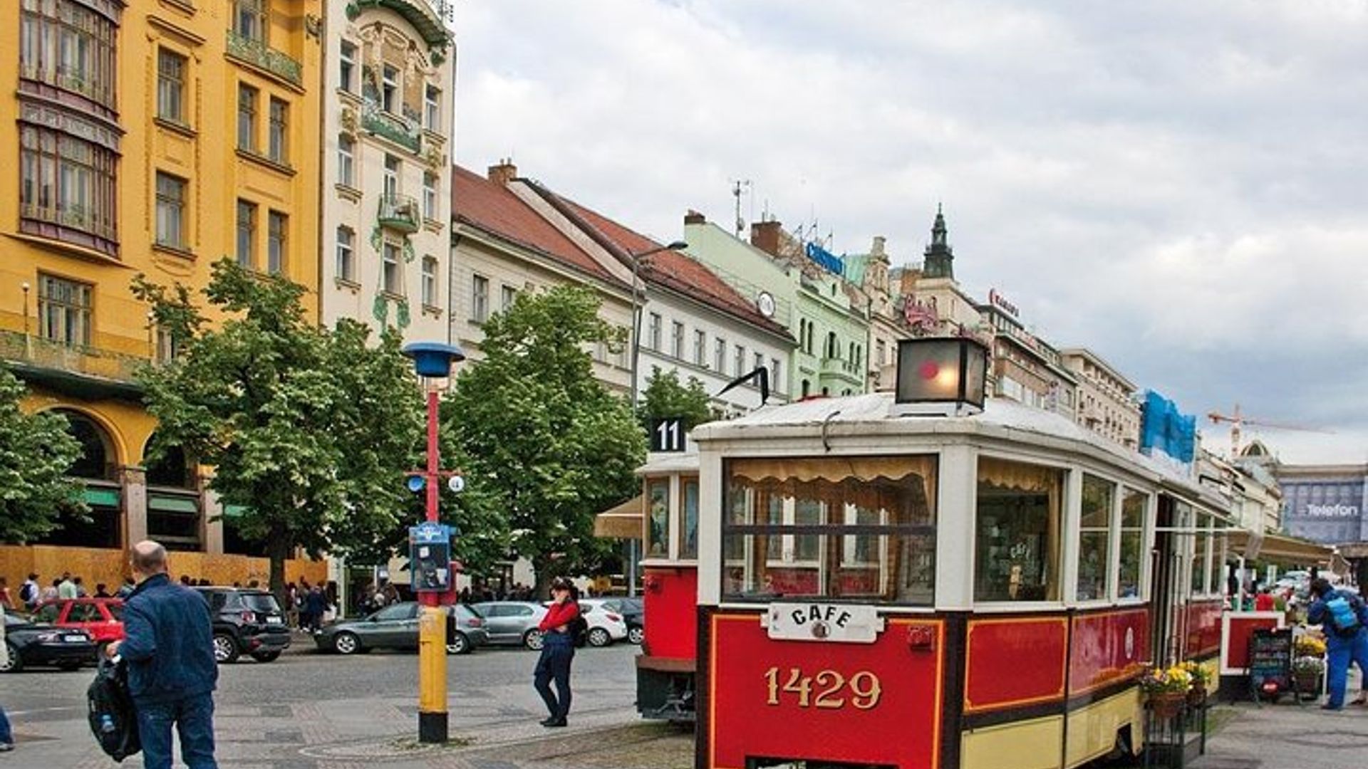 City game scavenger hunt Prague - independent city tour I discovery tour