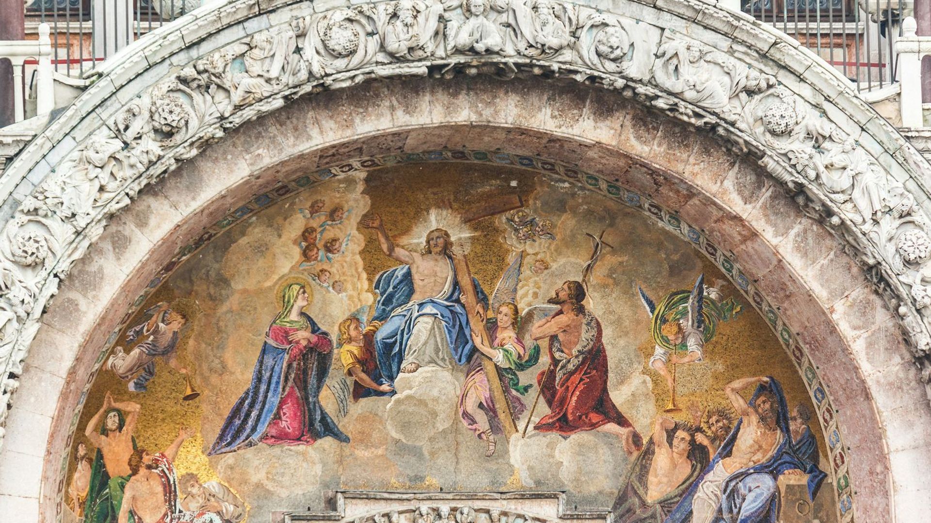 Saint Mark's Basilica Ticket & In-App Audio Tour + 24-Hour Hop-on Hop-off Boat