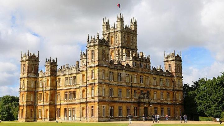 Highclere Castle and Downton Abbey Film locations Day Tour from Southampton