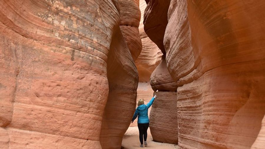 Peekaboo Slot Canyon Private 4WD Tour from Kanab