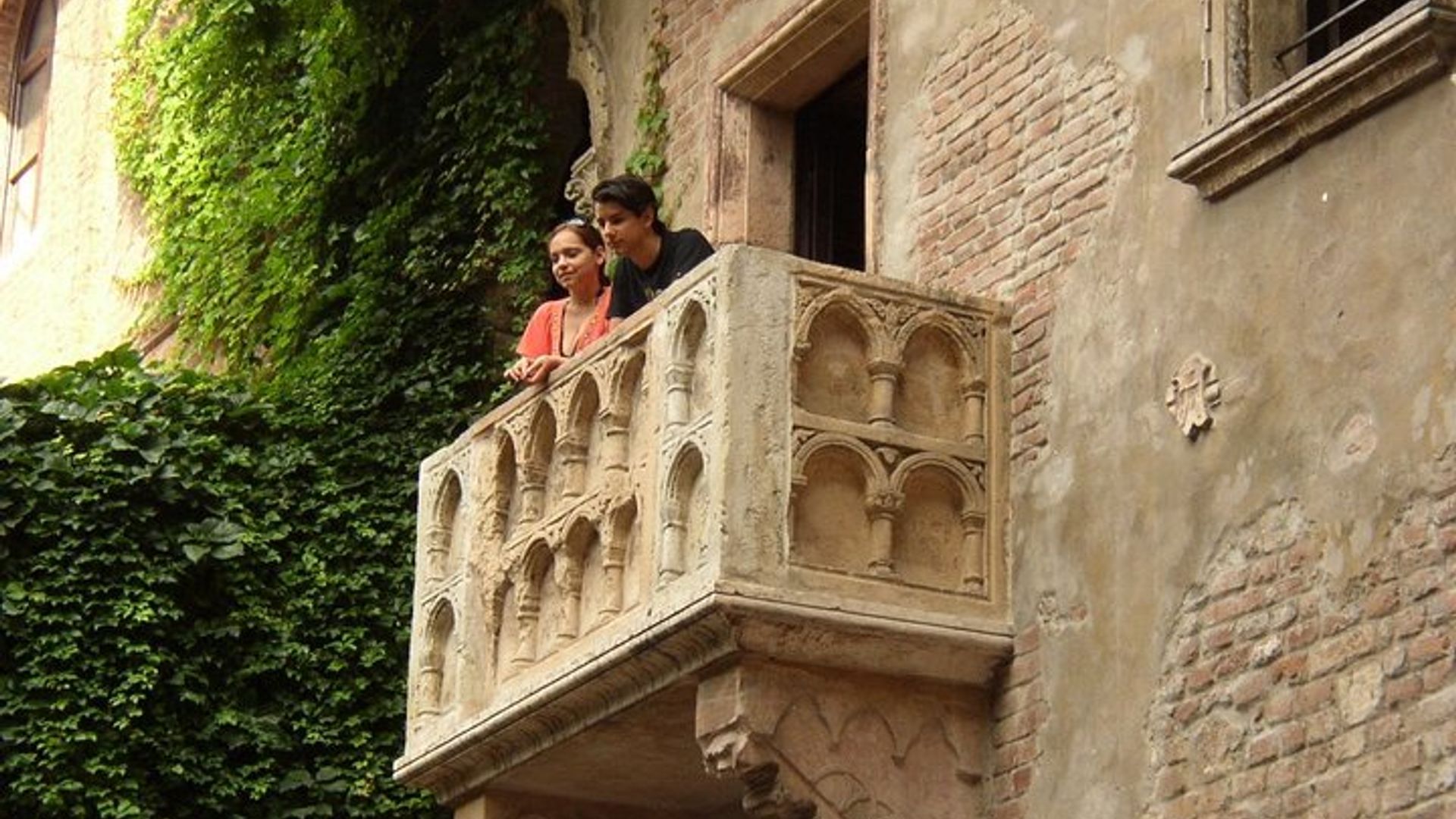 Private tour of the best of Verona - Sightseeing, Food & Culture with a local