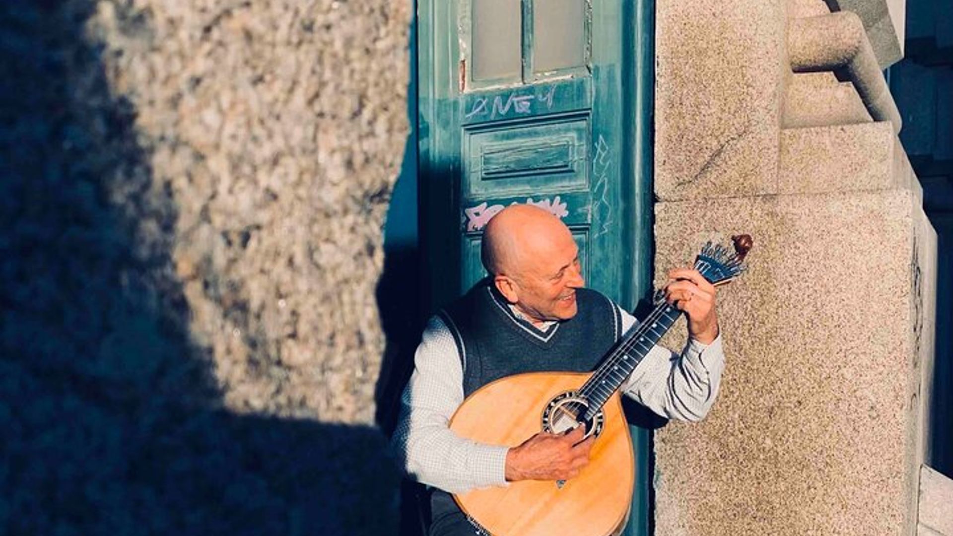 Porto : Show DE Fado and Porto wine at St. Bento Station