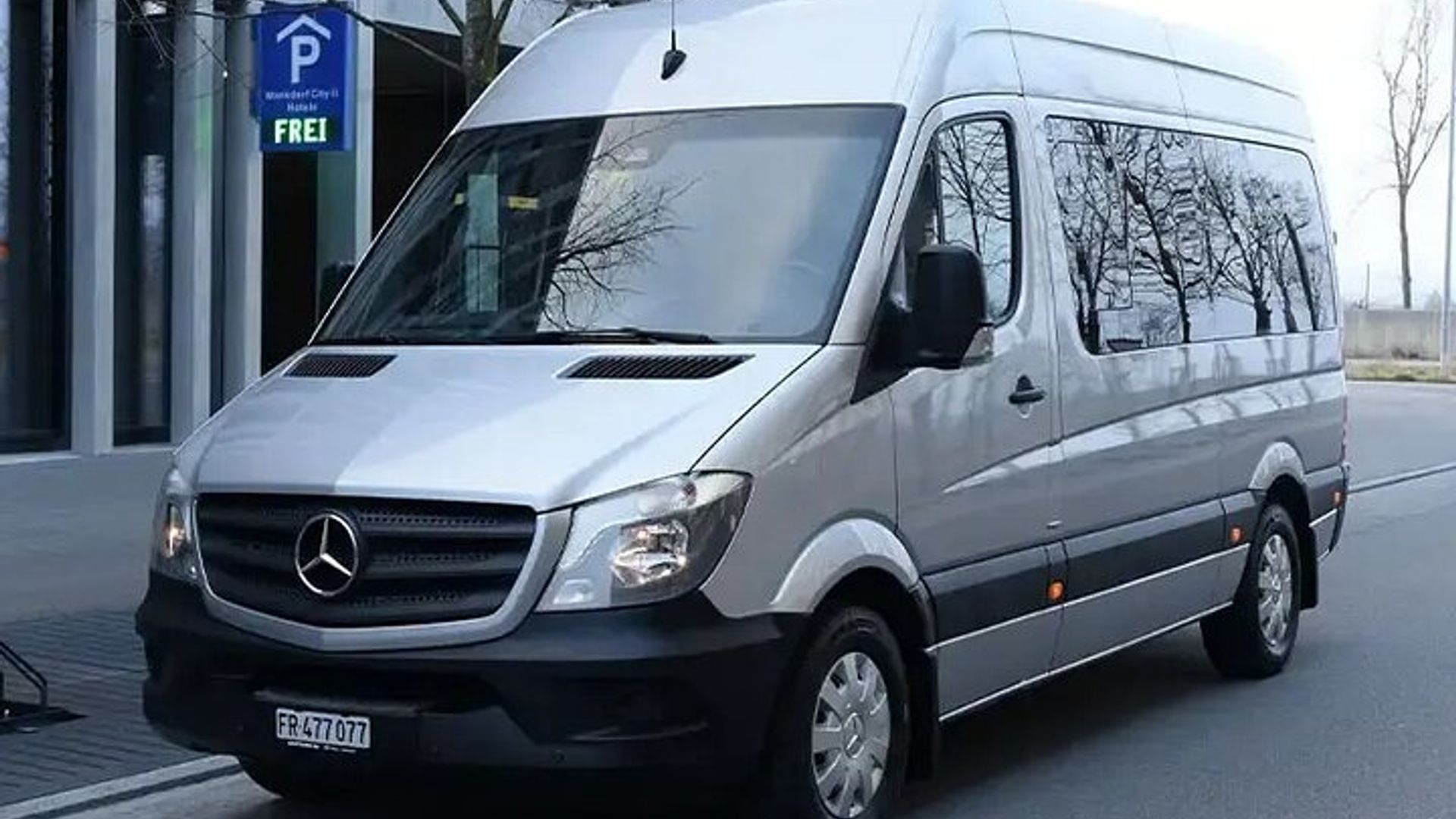 Private Arrival Transfer: from Geneva Airport to Evian-les-Bains, France