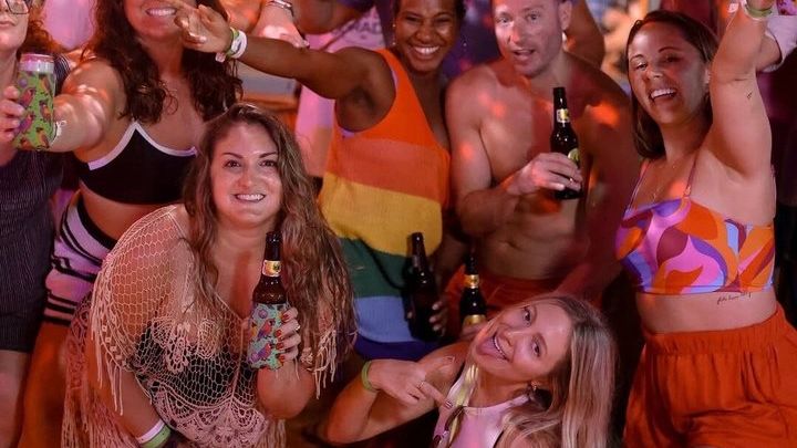 Sunday Funday Tamarindo Party Bus - Beach and Pool Crawl