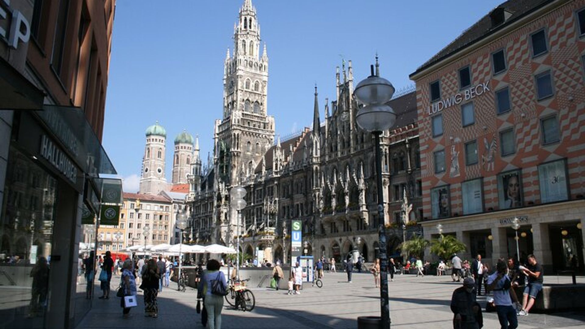 Munich Walking Tour: City Center with English Garden and More