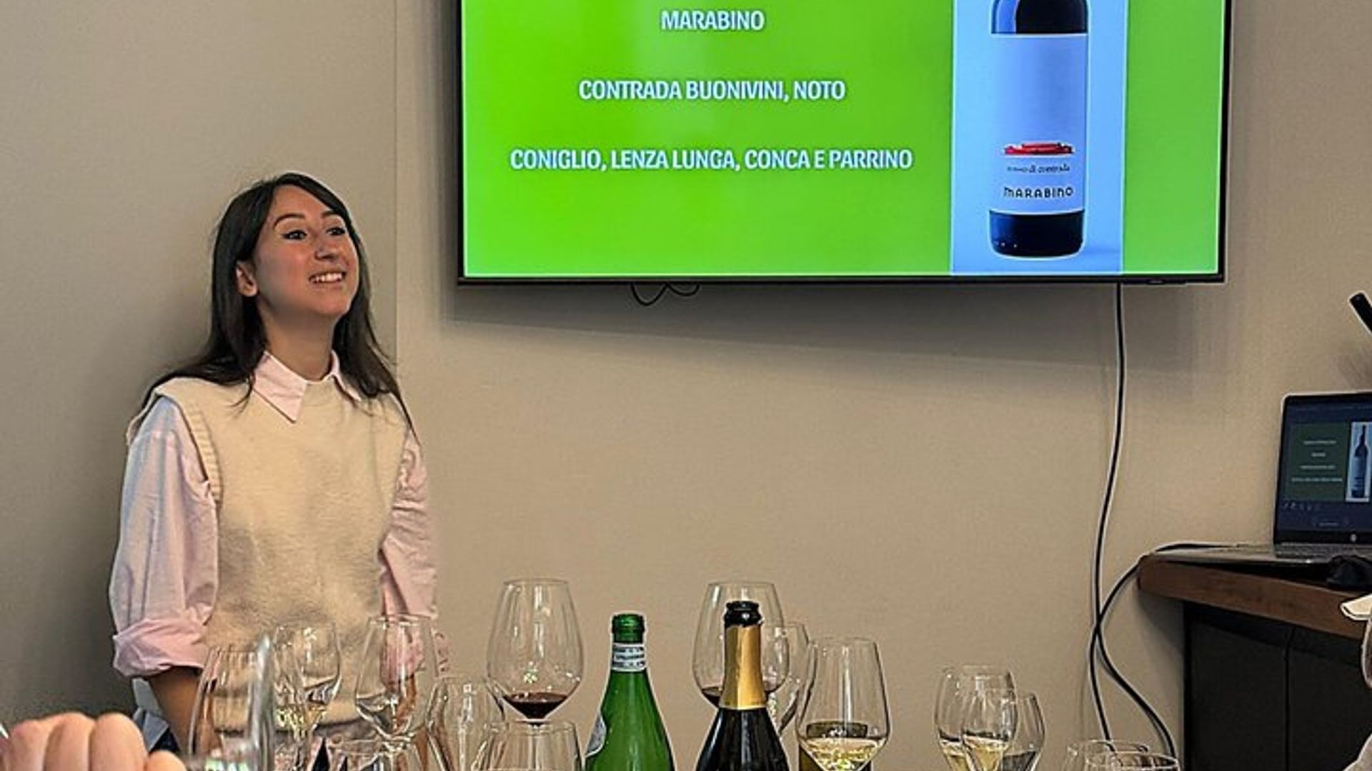 Cata de vinos sicilianos con tabla de cortar incluida