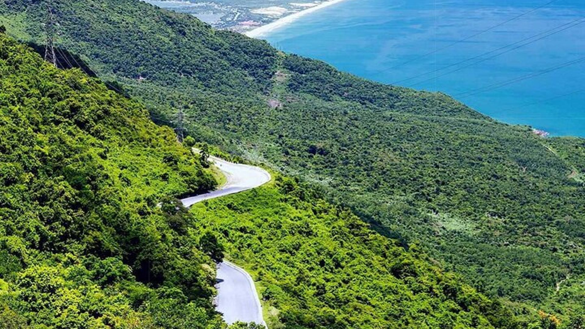 Hue to Hoi An Transfer Via Hai Van Pass & Marble Mountains