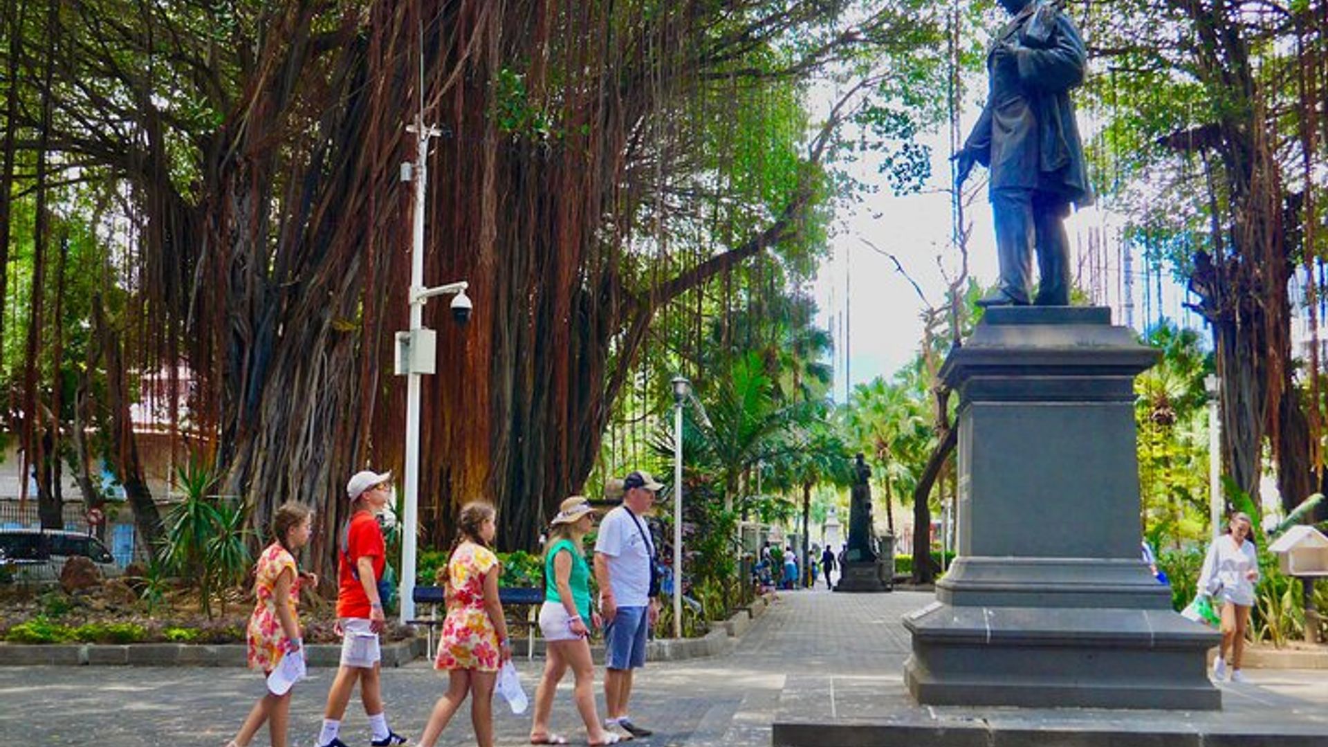 Port Louis: Street Food & City Highlights Walking Tour