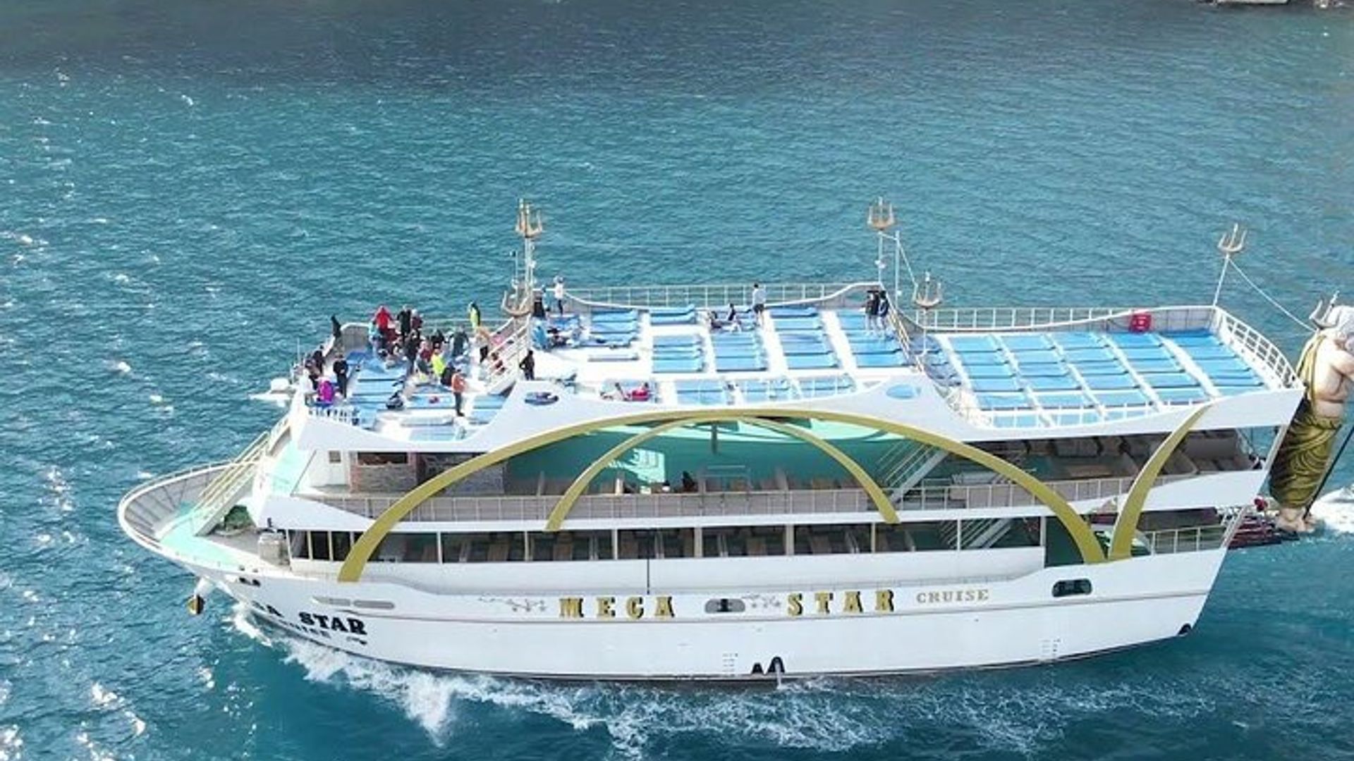 Mega Star Yacht Tour with Lunch, Foam Party & Transfer From Belek