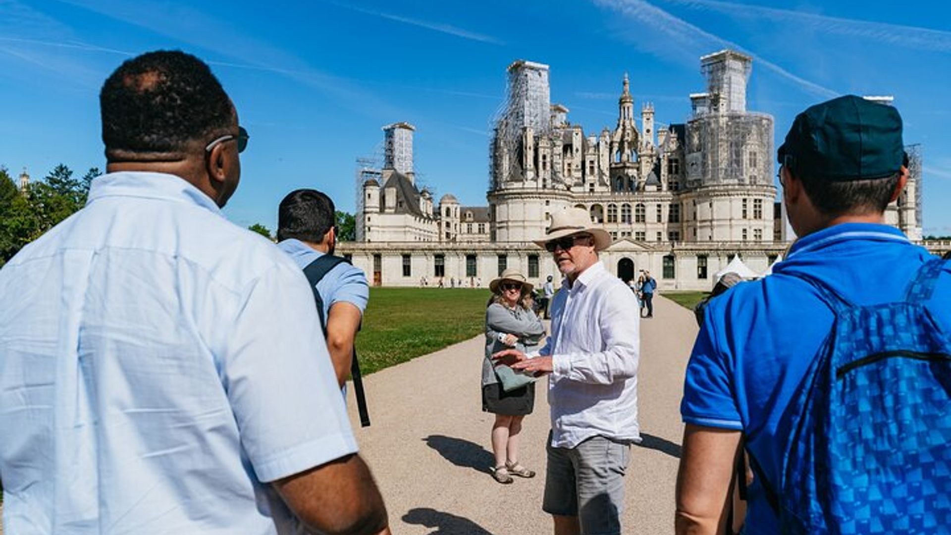 Loire Valley Chateaux Day Trip With Wine Tasting From Paris