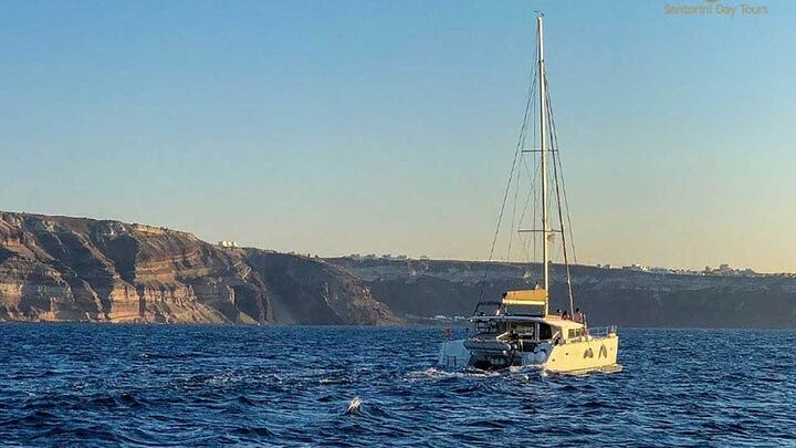 Santorini Caldera Private Cruise: Snorkeling, Buffet, Drinks