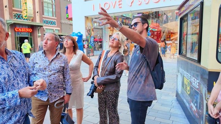 Small Group Vegas Strip Walking Tour with Free Drink