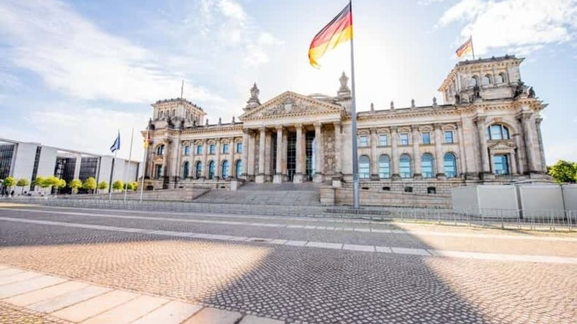 Berlin Reichstag and Holocaust Memorial Walking Tour