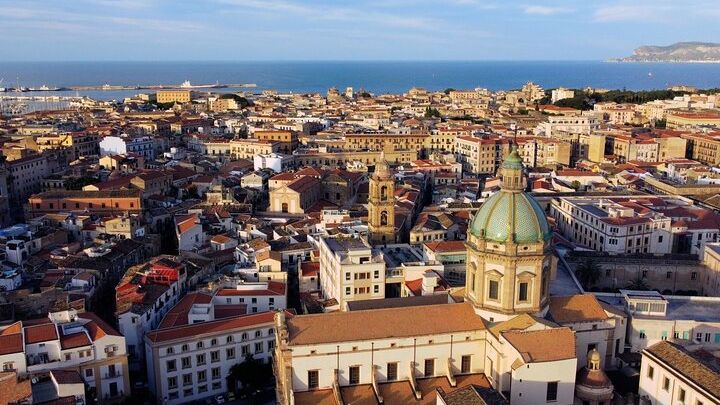 Unesco monuments, colorful markets and unique flavors in Palermo
